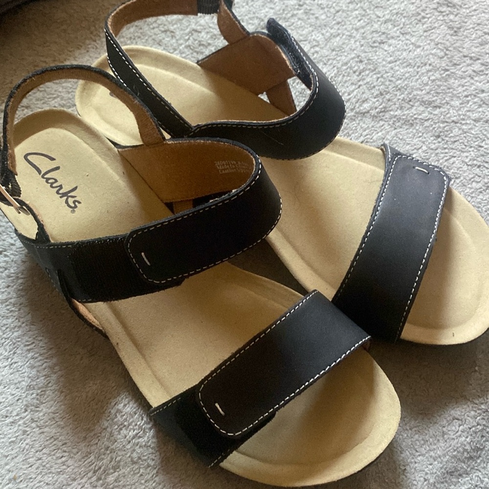 NWT womens Clark heeled strap sandels